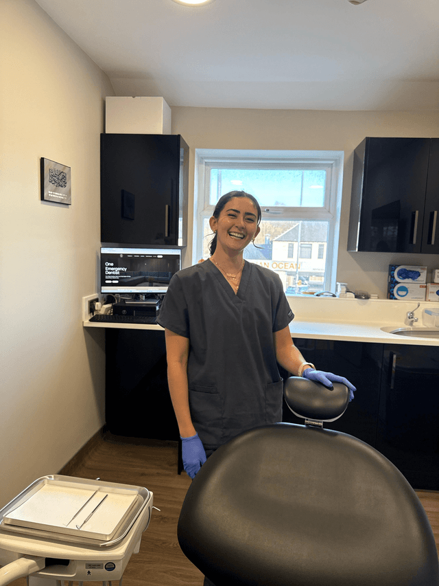 emergency dentist manchester performing tooth extraction